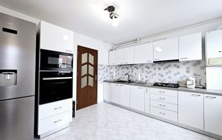 Apartament cu 2 camere decomandate de vanzare, Cetate