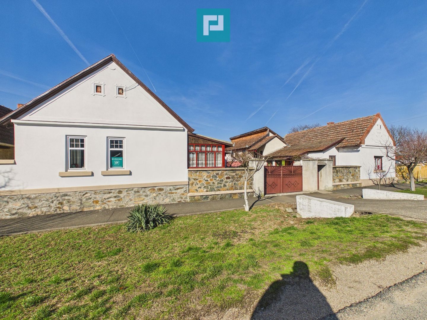 Casă cu 6 camere pe teren de 2029 mp – Miniş - Poză 1