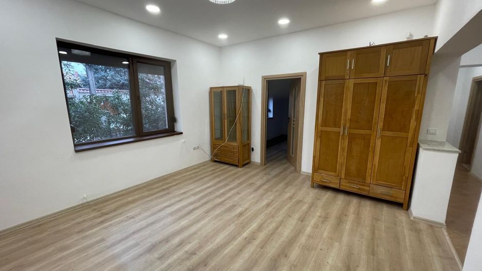 Chirie casă 3 camere ,terasa, curte acces auto – par Bratianu-1000 e/l - Poză 1