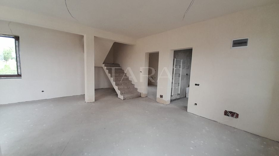 Casa individuala la intrare in Campenesti - Poză 1