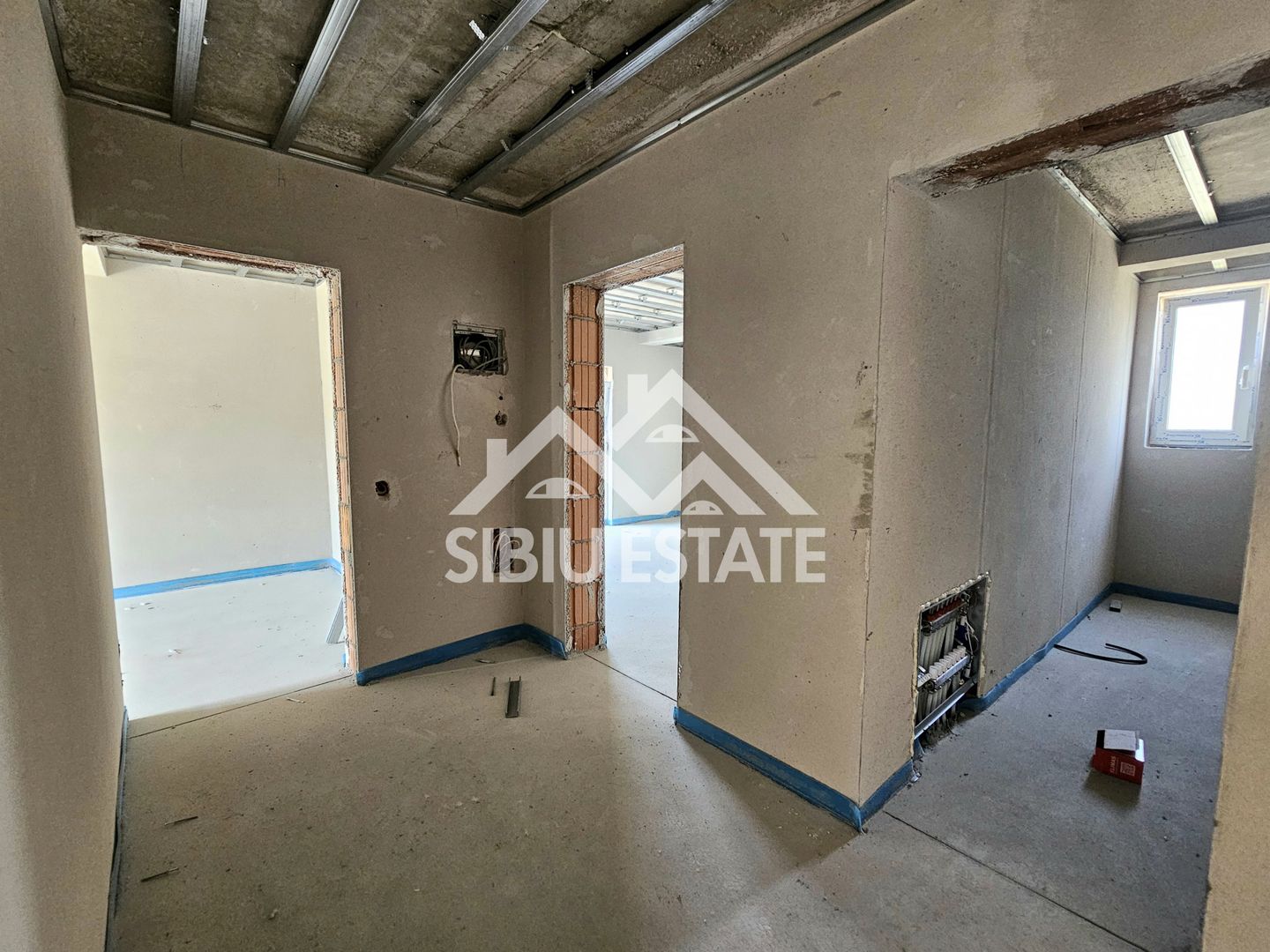 Casa noua 4 camere Selimbar central - Poză 23