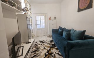 2 camere în inima orașului – ideal pentru locuit sau investiție - Poză 1