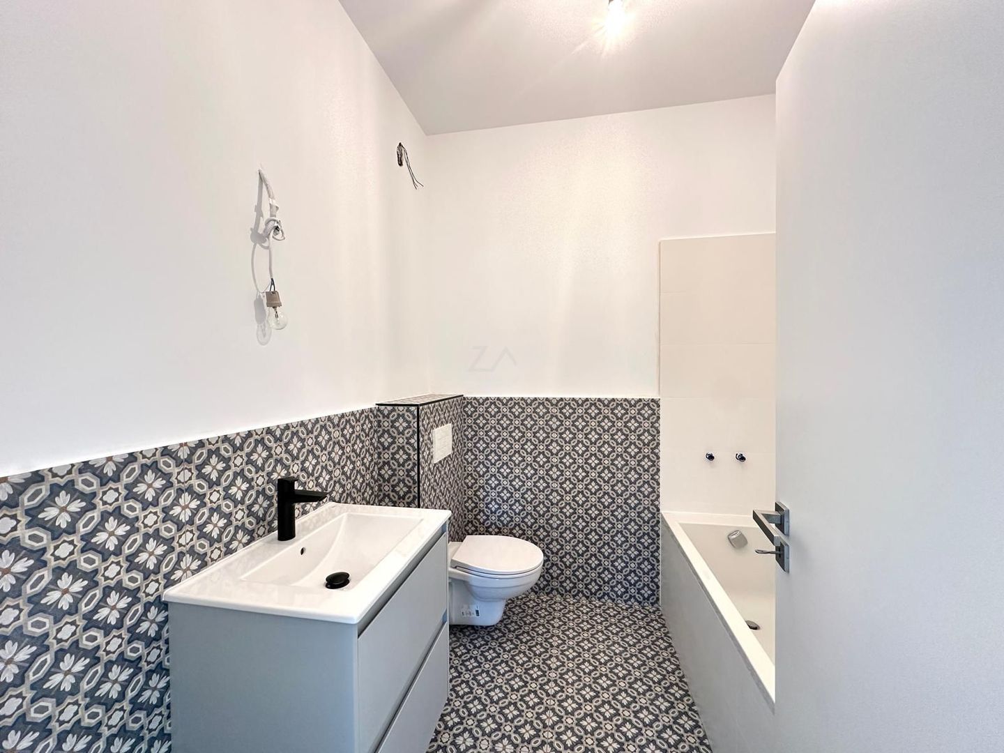 Bloc finalizat. Finisaje superioare. Loc de parcare. - Poză 5