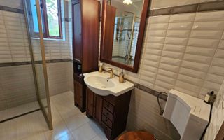 Casă deosebită, cu 5 camere, cu teren de 1132 mp – Cisnădioara - Poză 7