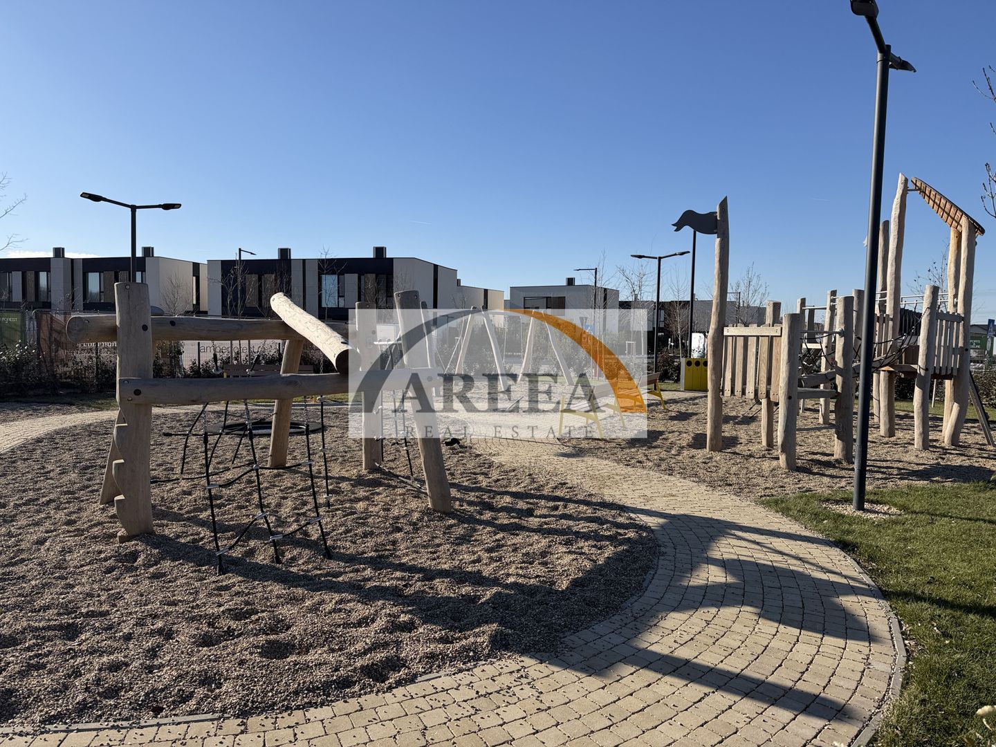 Vila 5 camere complex residential Tunari-complet mobilata - Poză 1