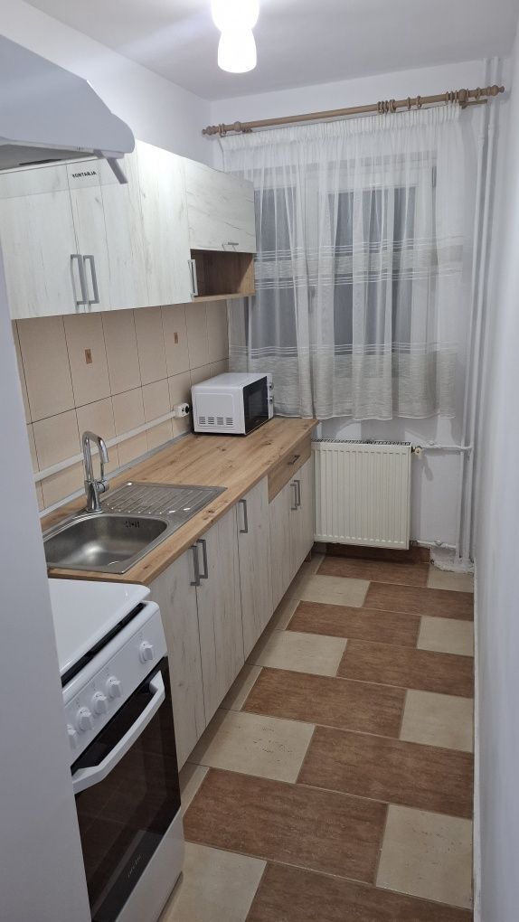 Spitalul Judetean | 3 Camere | Etaj 1 | Bloc izolat | - Poză 1