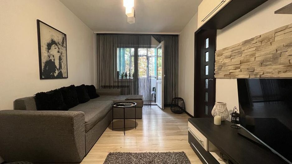 KM 4-5 - Apartament cu 3 camere situat la etajul 3 - Poză 1