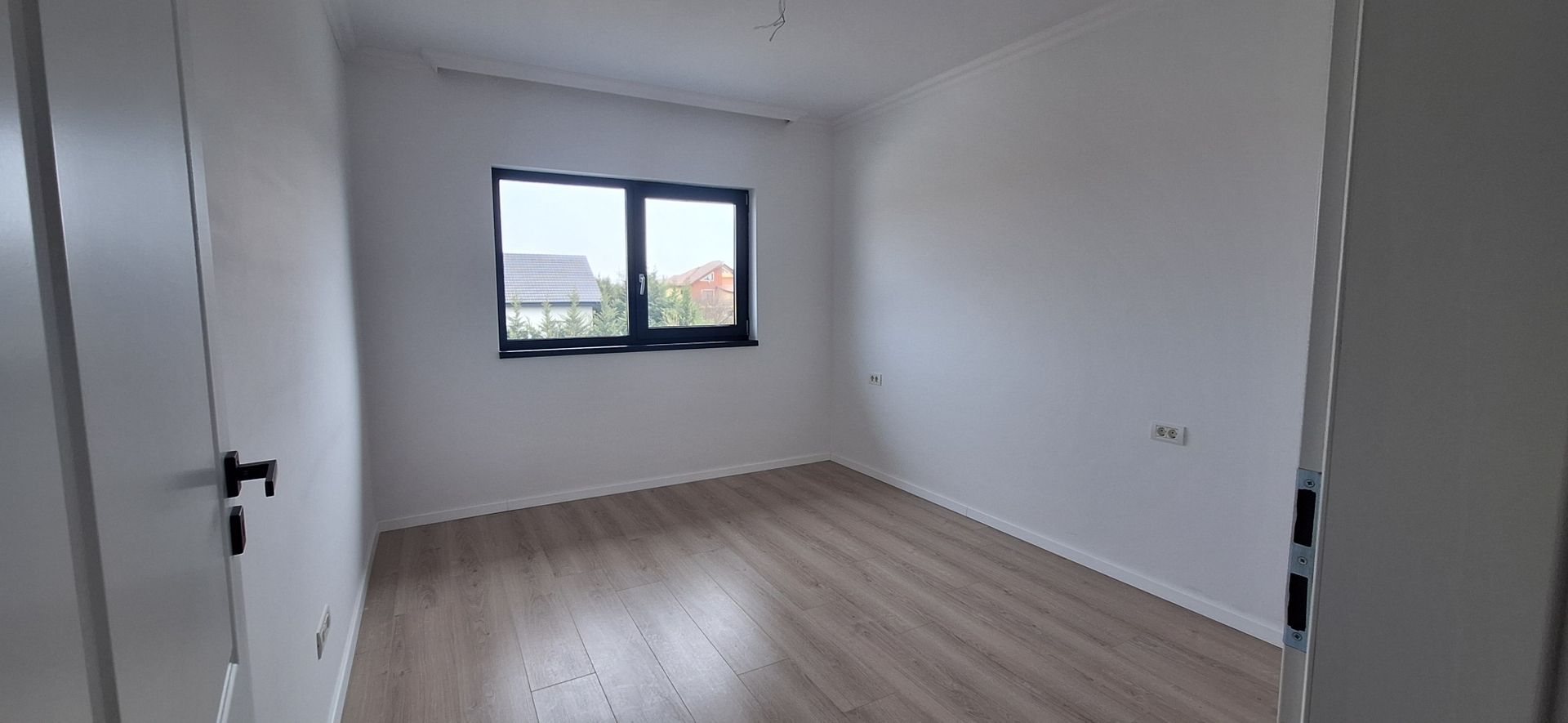 Duplex frumos cu arhitectura mediteraneana - Poză 23