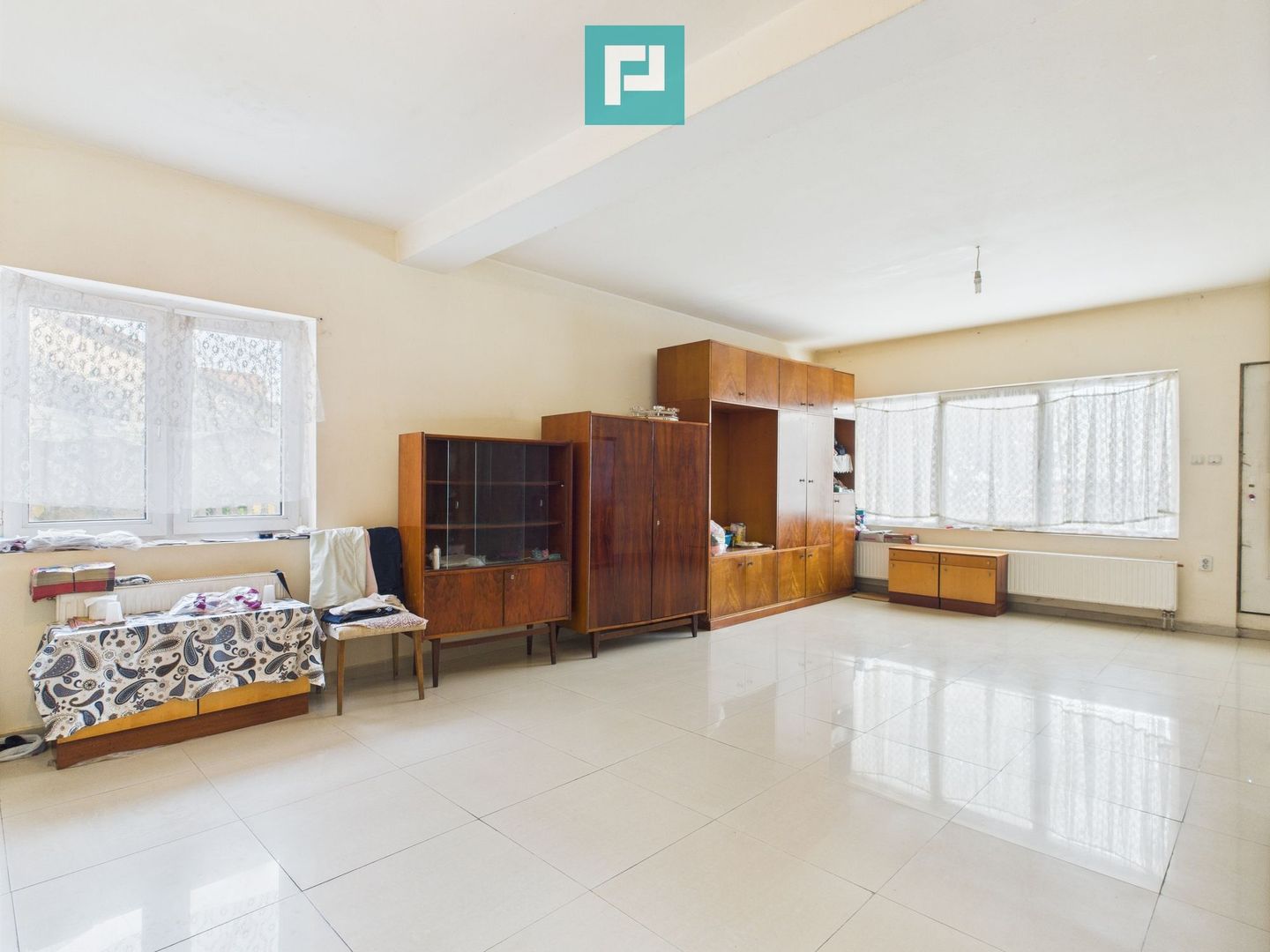 Casă P+E+M în zona Mehala pe arteră principală - Poză 3