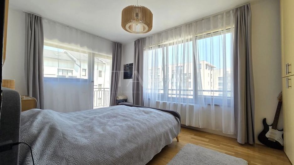 Apartament 3 camere, singur pe etaj, 2 balcoane, parcare. - Poză 3