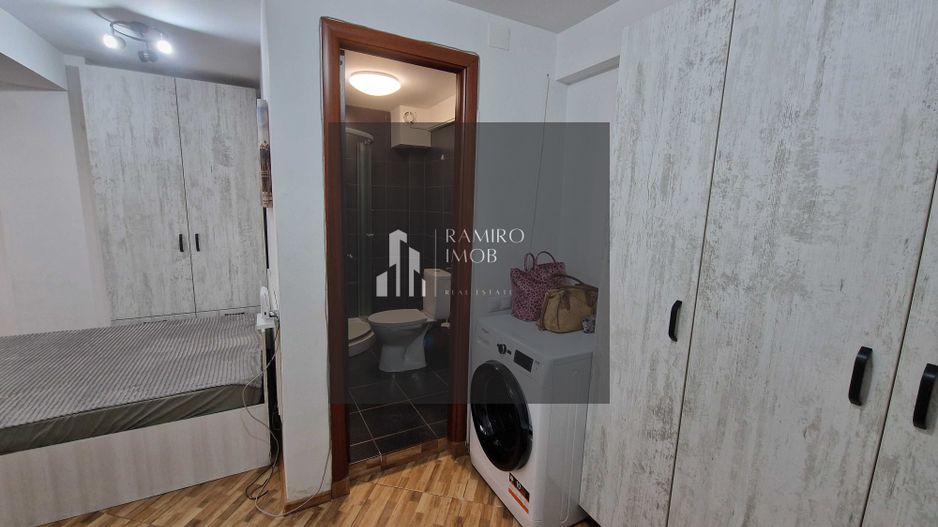 GARSONIERA 30MP, EROII REVOLUTIEI - Poză 11