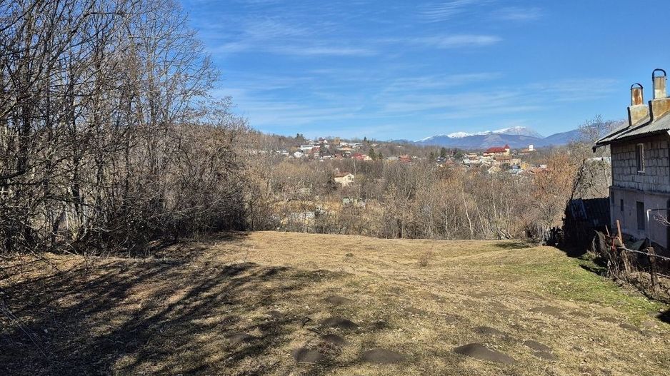 Teren intravilan 3526 mp cu vedere superba catre munte! - Poză 3