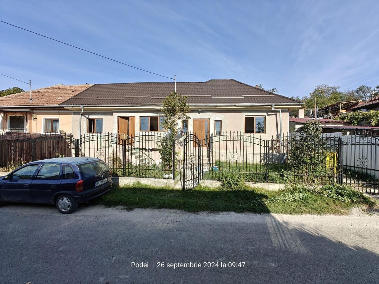 Casa si teren de vanzare Comanesti - Poză 1