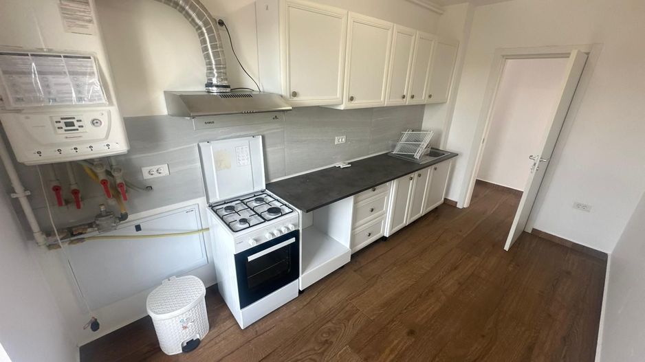 AP. 3 CAMERE- BUCATARIE INCHISA, BLOC NOU, CENTRALA PROPRIE, PARCARE - Poză 1