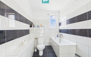 Casă cu 7 camere și teren generos în Șofronea - Poză 15