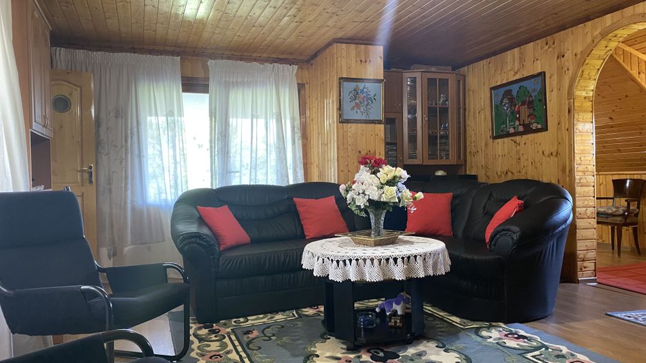Oaza de liniste si verdeata! Vanzare casa cu 5 camere in Pucioasa - Poză 13