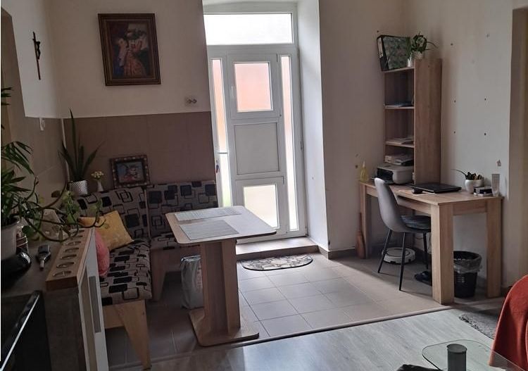 Apartament 2 camere Piata Traian - la curte cu centrala - Poză 2