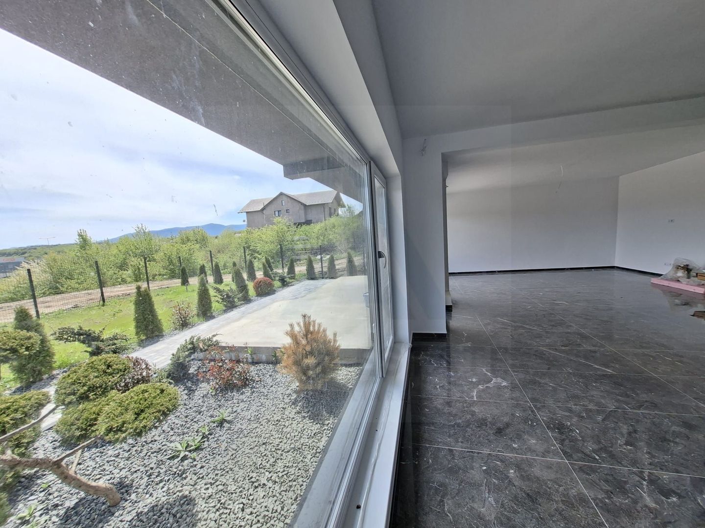 Casa premium cu teren 815 mp terasa balcon si garaj zona Selimbar - Poză 1