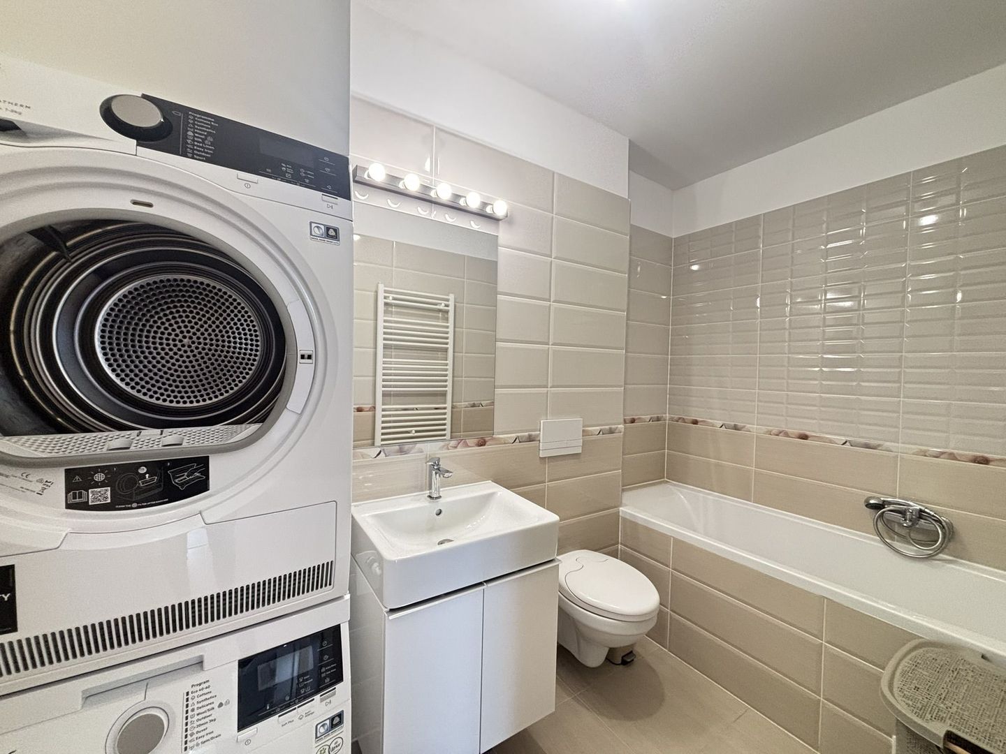 3 camere Avantgarden Tractorul - Poză 8