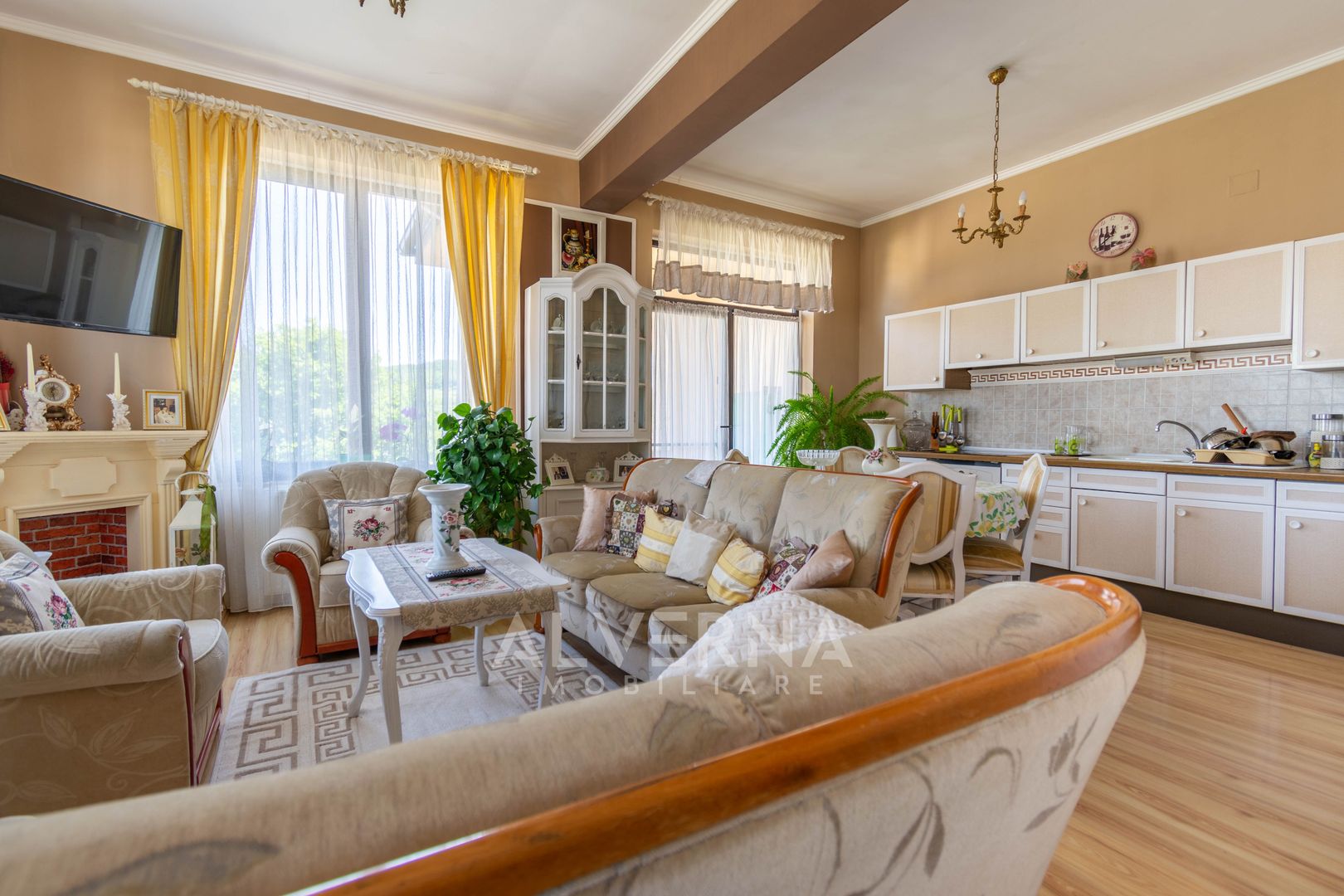 Duplex 120 mp, 4 camere, 2 bai, mobilat si utilat, curte, zona Teilor - Poză 1