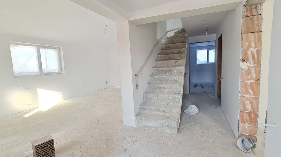 Casa individuala 5 camere cartier Izvor Tarlungeni - Poză 5