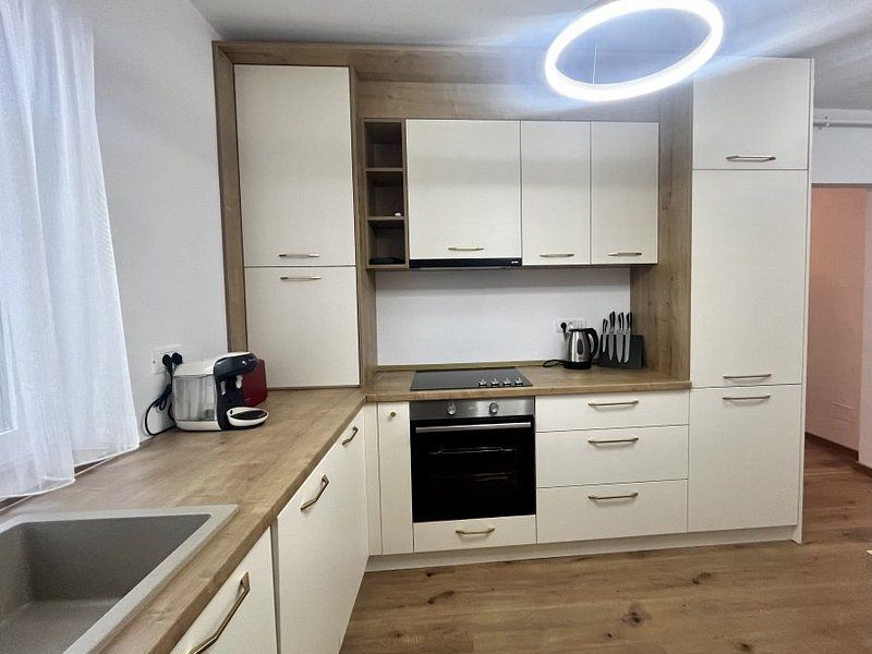 Un apartament primitor si modern, situat in zona Ultracentrală - Piața Victoriei - Poză 8