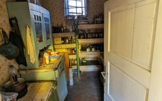 Casă bătrânească 140mp, teren 19 ari, Sâncrai str principală - Poză 1