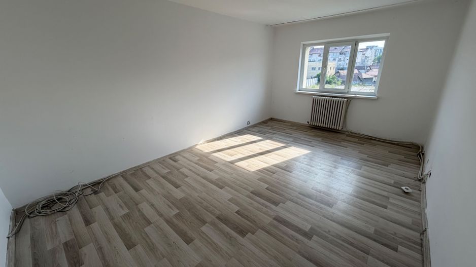 Apartament 2 camere, etaj 2 - zona Industriala - Poză 1