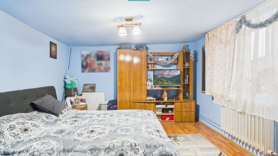 Două case pe un teren generos în Ghiroda - Poză 24