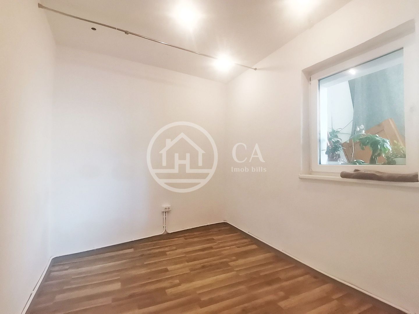 Spatiu comercial de vanzare la curte comuna Ultracentral, Oradea - Poză 1
