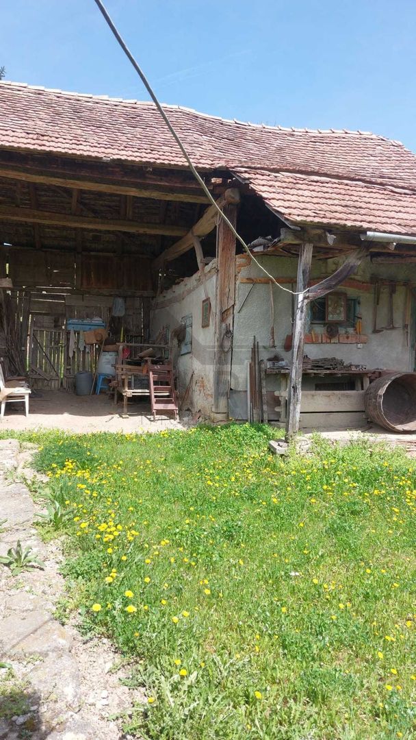casa la tara in localitate la 30 kilometri de oras - Poză 2