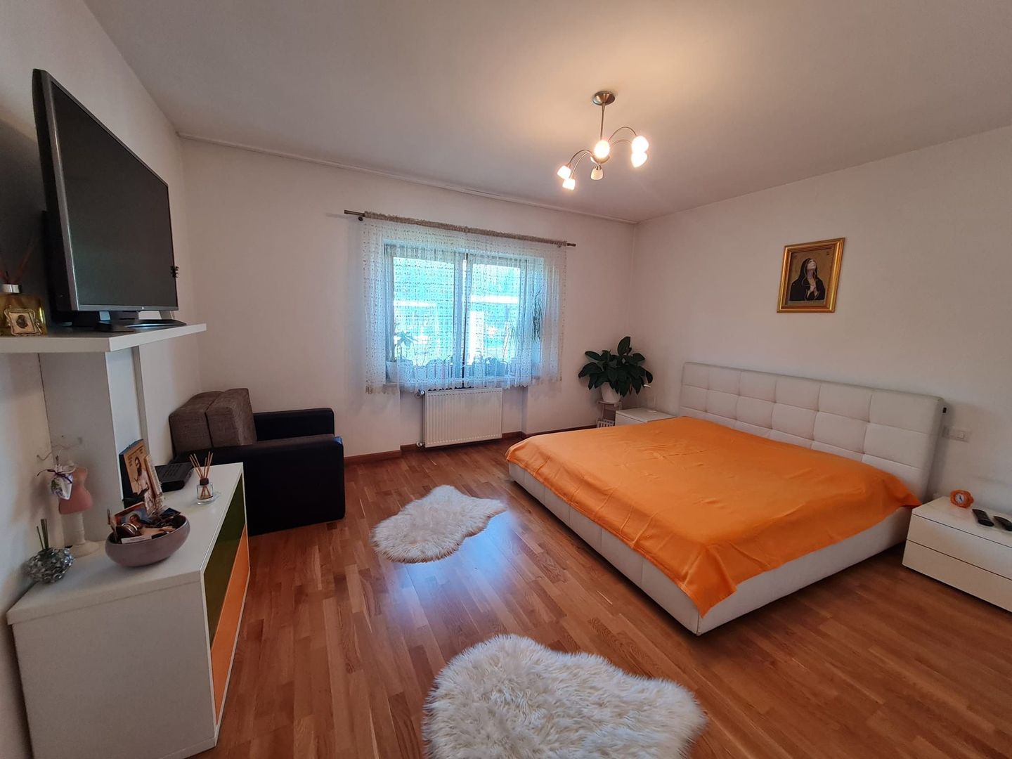 Vila generoasa,zona Lunei - Poză 4