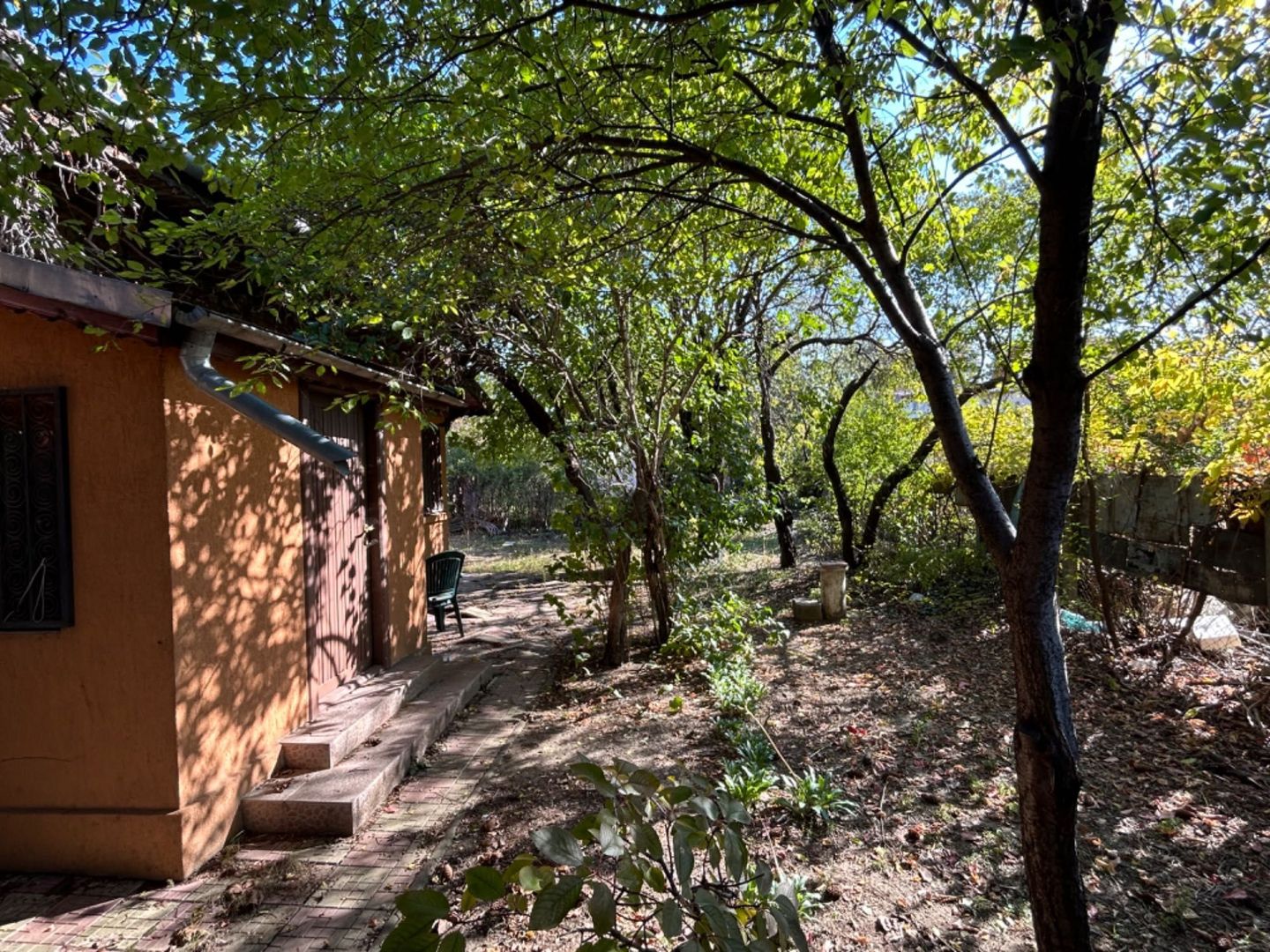 Teren 480 cu casa de 3 camere demolabila ( sau renovabila) sector 1 - Poză 5