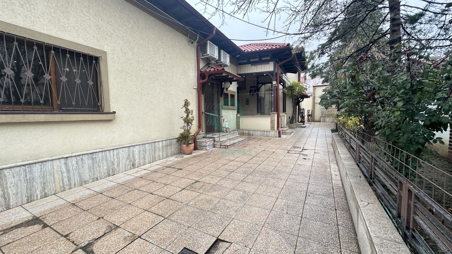 Casa formata din 2 corpuri cu TEREN 433 MP - Poză 1