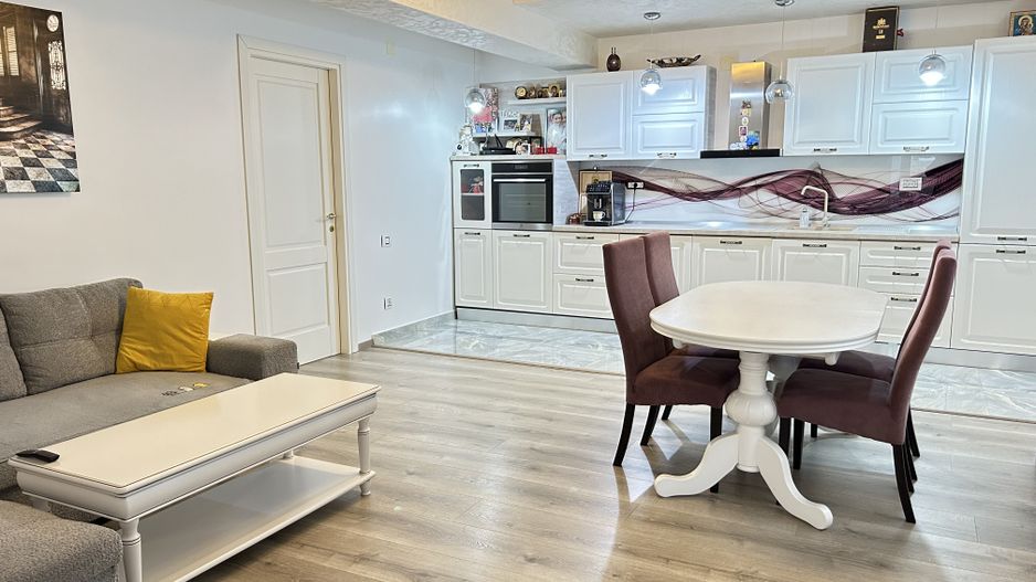 Pensiune Casa Eva Statiunea 2 Mai - 12 camere - teren 600 mp - Poză 5