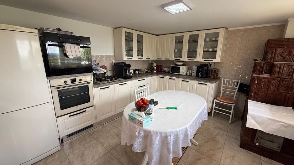 Vila S+P+1,+ garaj inchis + terasa si teren intravilan 6300 mp - Poză 12