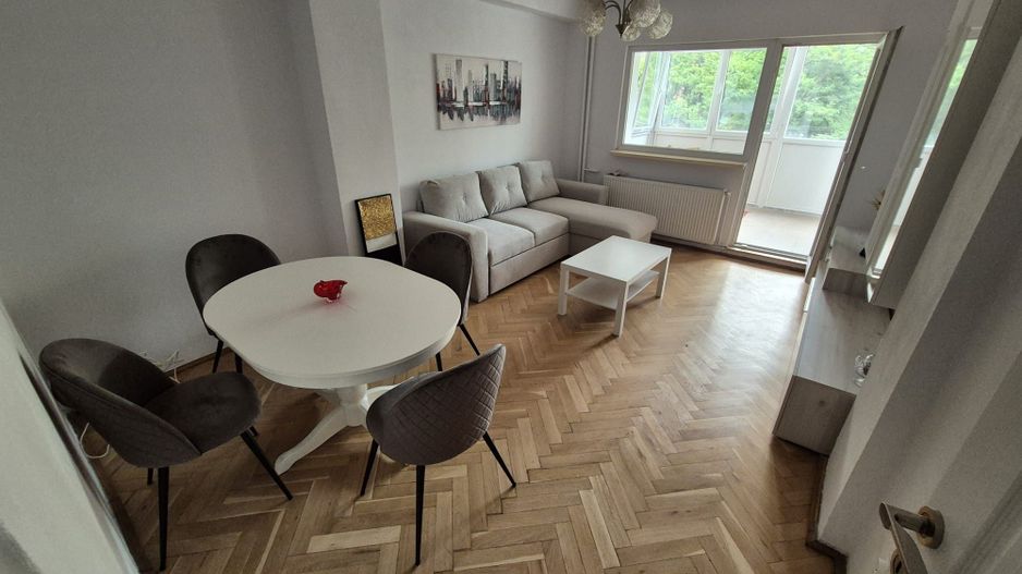 Apartament cu 3 camere in bloc reabilitat termic - Poză 1