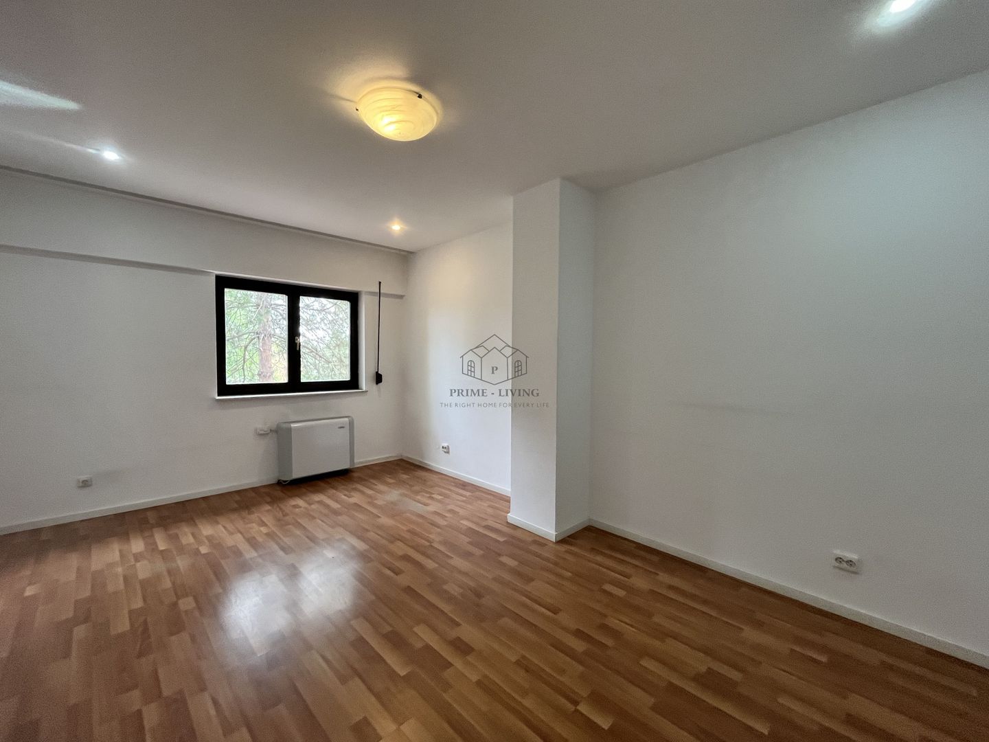 VILA CU 5 CAMERE LA INCHIRIERE PE MALUL LACULUI STRAULESTI - Poză 10