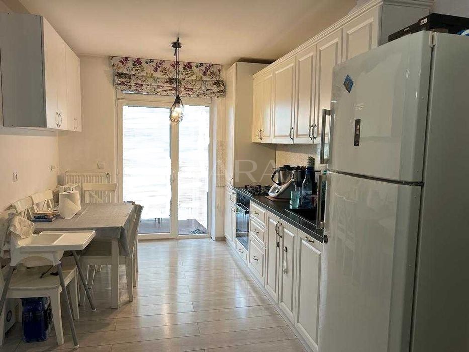 Apartament pozitionat cu 3 camere in zona strazii  Tineretului! - Poză 2