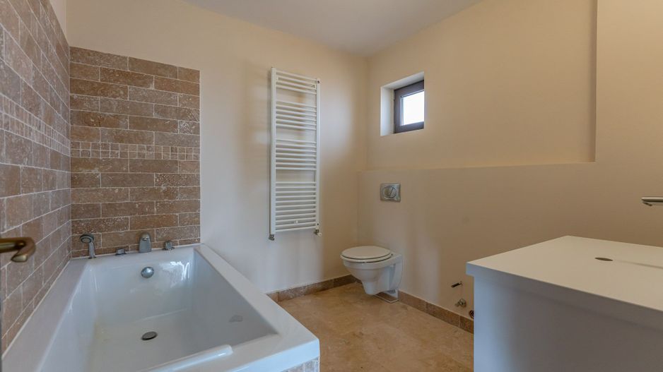 Casa individuala formata din living si 4 dormitoare in Halchiu - Poză 15