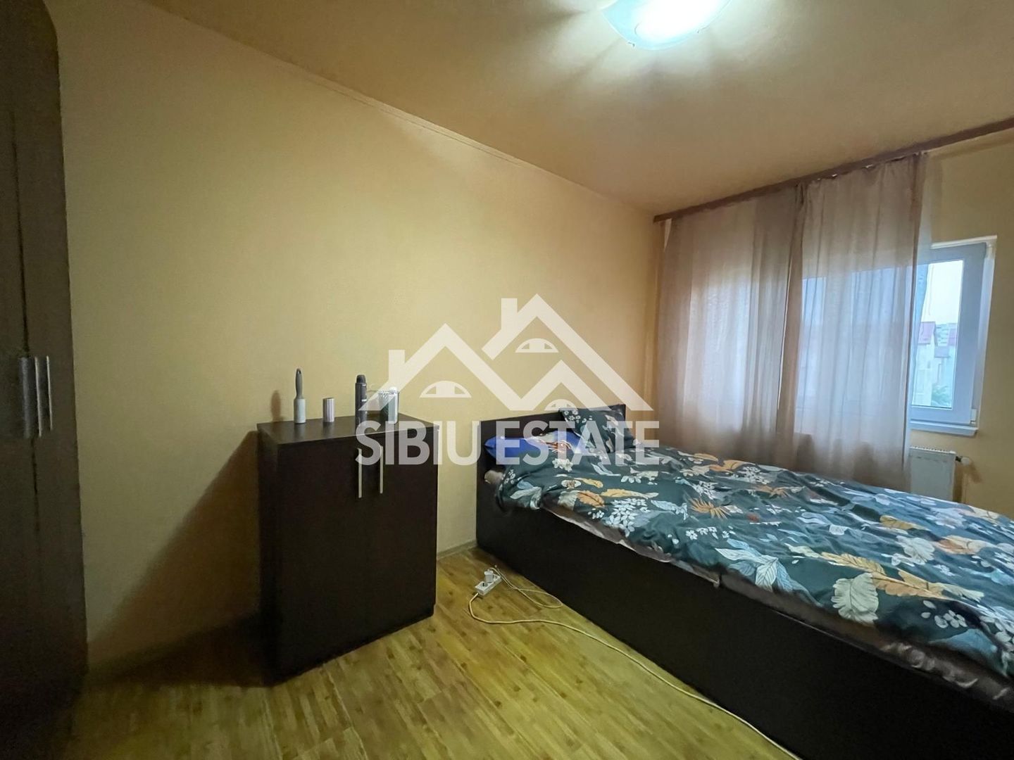 Apartament luminos cu 2 camere, la mansardă, în zonă căutată - Poză 4