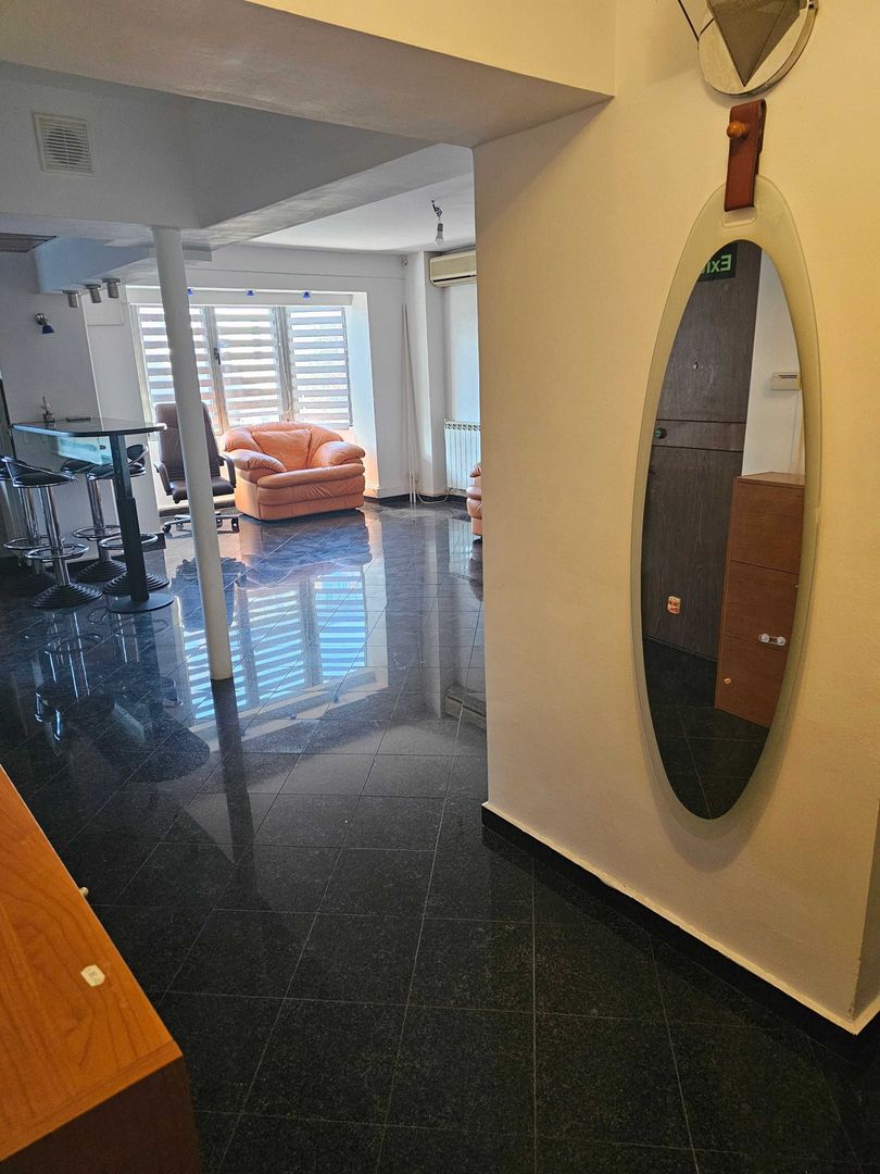 Vanzare Apartament 3 Camere de Prestigiu Stradal  pe Bulevardul Decebal - Poză 1