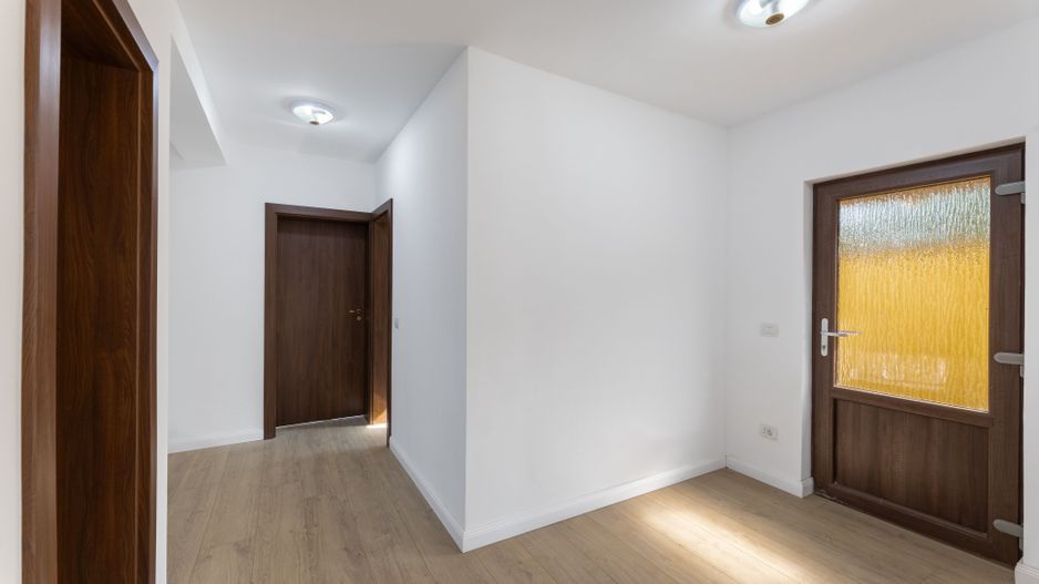 Eleganta, Confortul, Calitatea, liniste Vila P+M Garaj Pecica Arad - Poză 8