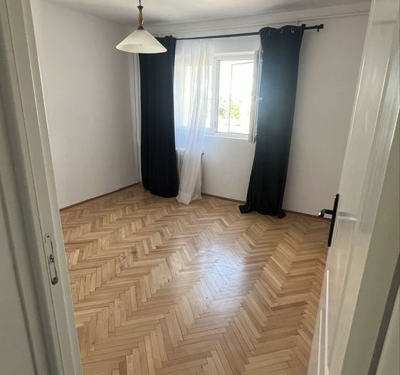 Vanzare Apartament 3 camere, 71 mp, etaj 4/4, decomandat – Zona Rahova - Poză 7