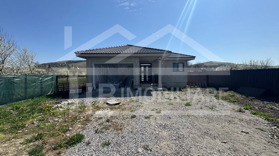 Casa individuala, 200 mp utili, 1399 mp teren, Zona Ernei - Poză 1