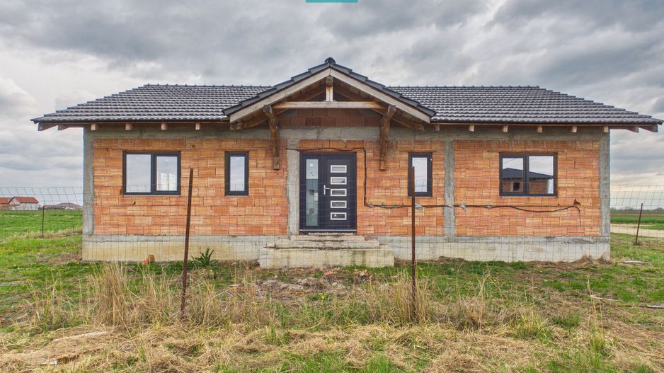 Casa nouă la roșu în Zimandcuz - Poză 1