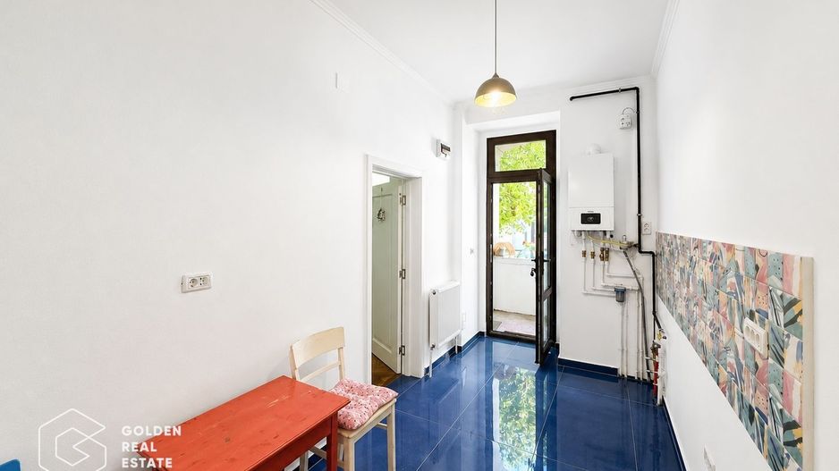 Apartament ultracentral, 2 camere, curte cu acces auto - Poză 6