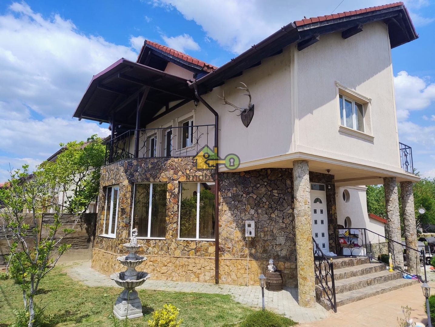 Vilă elegantă cu design luxos și grădină superb amenajată în Șag - Poză 1