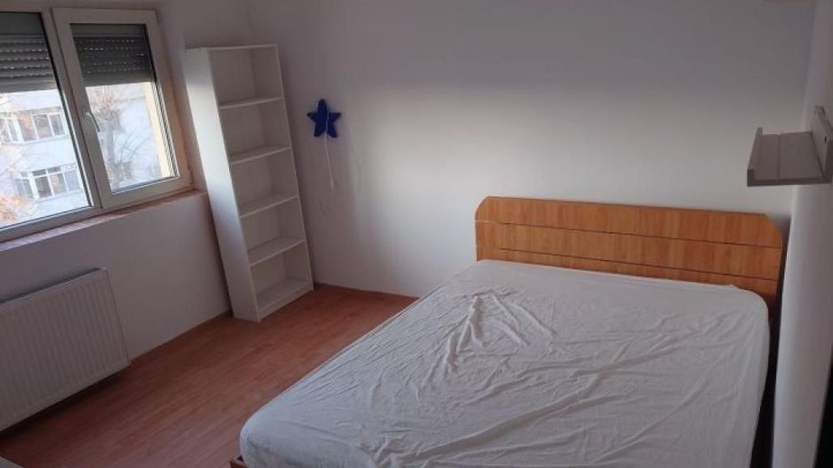 Vanzare Apartament 2 camere, decomandat, boxa, 14 min metrou Dristor - Poză 1