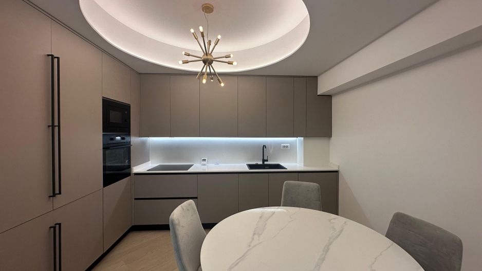 Apartament de vânzare în Cortina North – mobilat, utilat, cu loc de parcare - Poză 3